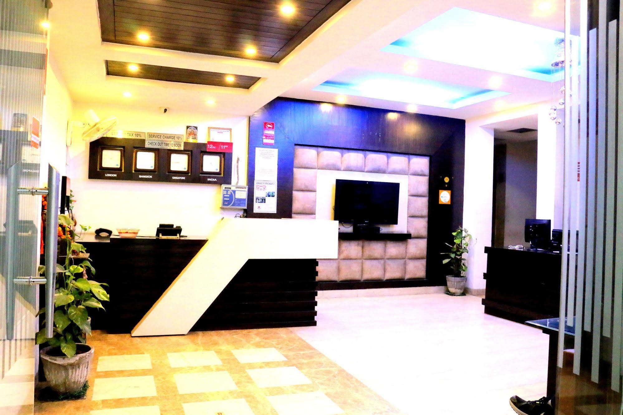Hotel Benz International Delhi  Eksteriør billede